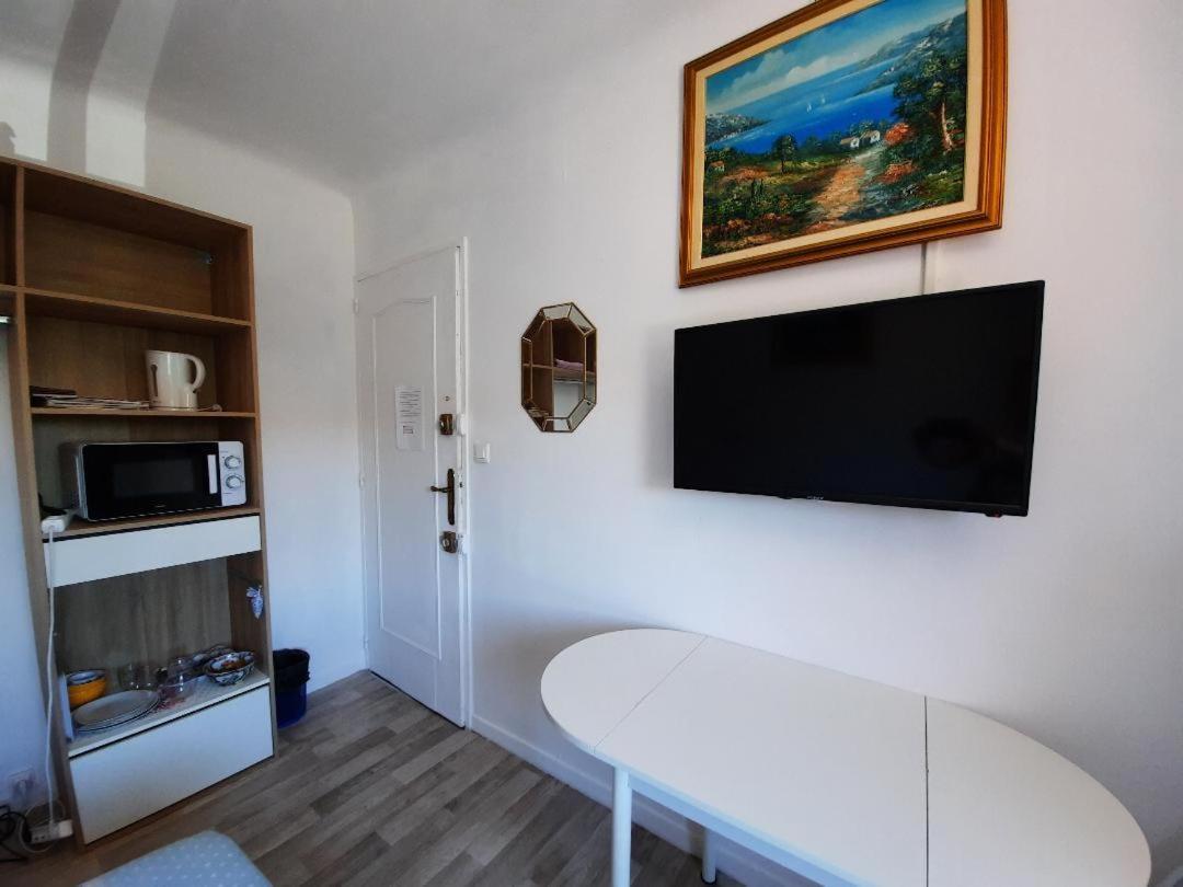 Chambres Climatisees Confort,Wifi, Gare Tgv,Parking,Pt Dejeuner Perpignan Exterior photo